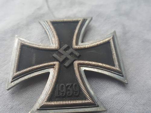 Eisernes Kreuz 1. Klasse, real or fake.