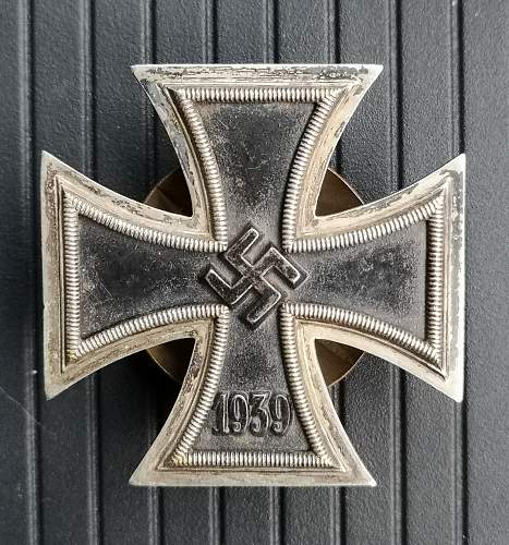 1939 Eisernes Kreuz 1. Klasse, screwback L/16