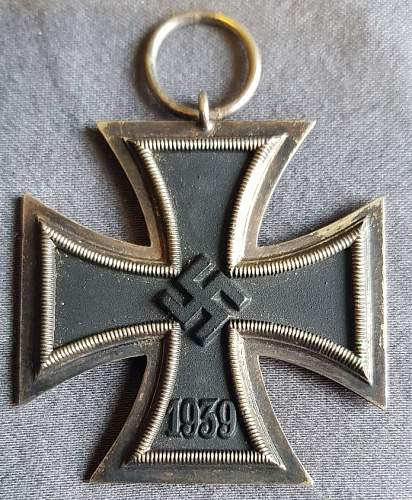 Need Help identifying this Eisernes Kreuz 1939 2.Klasse