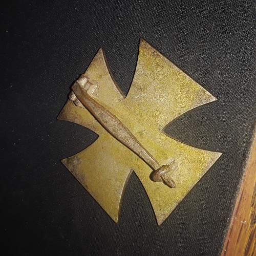 New to collecting. Brass Core Eisernes Kreuz 1. Klasse real or fake?