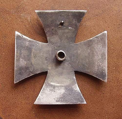 Eisernes Kreuz 1. Klasse, screw backs.