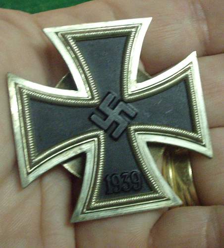 Help needed on Eisernes Kreuz 1st Klasse.