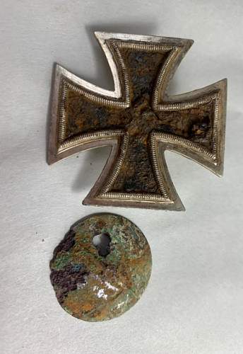 Need Help! Question about the relic Eisernes Kreuz 1. Klasse 1939