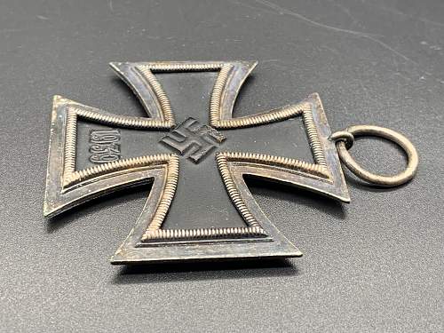 Eisernes Kreuz 2.Klasse 1939 (Ritterkreuz Größe 47x47 mm) - Who maker?