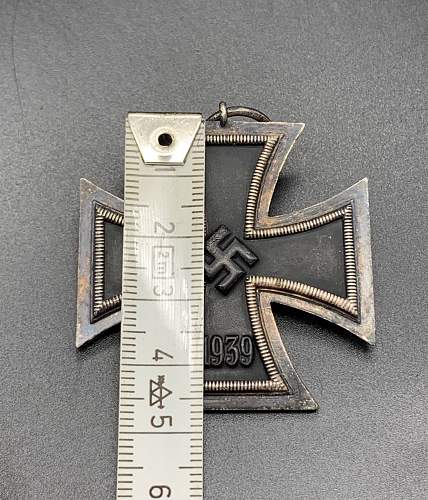 Eisernes Kreuz 2.Klasse 1939 (Ritterkreuz Größe 47x47 mm) - Who maker?
