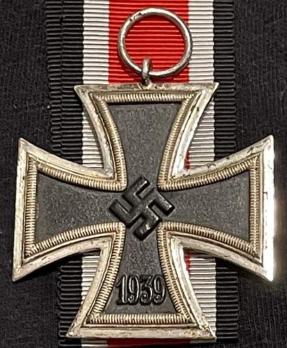 Eisernes Kreuz 2. Klasse B.H. Mayer marked L/18 with matching LDO Case