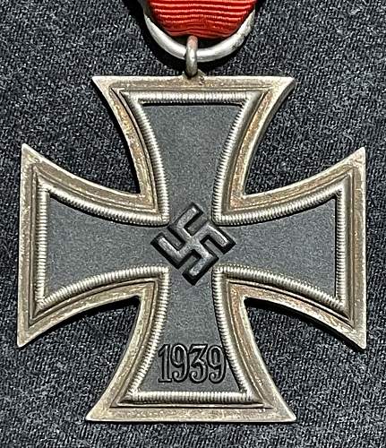1939 Eisernes Kreuz 2. Klasse &quot;Long Flaw&quot; Variant with Maker's Mark &quot;Z&quot;