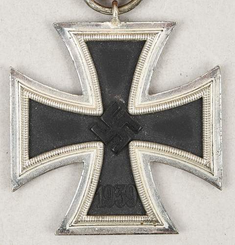 Eisernes Kreuz 2 Klasse, 1939. Need opinions.