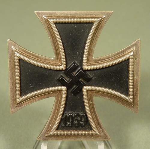 Eisernes Kreuz 1st Class 1939 by Paul Meybauer, Berlin.