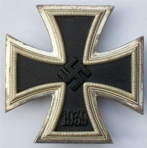 Eisernes Kreuz 1st class 1914: screwback and Third Reich made.