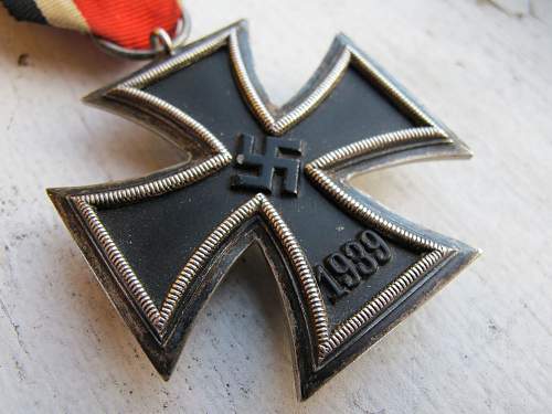 Eisernes Kreuz 2. Klasse, Round 3, Beveled edge