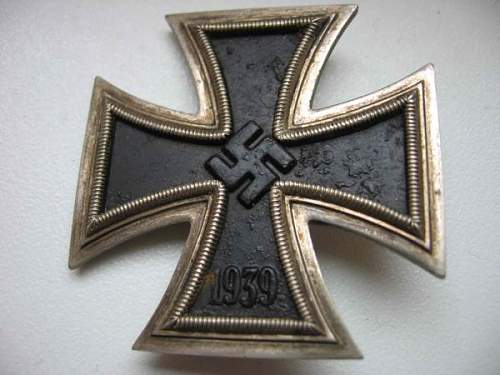 Eisernes Kreuz I. klasse und Eisernes Kreuz II. klasse.