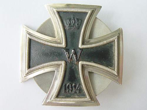 Eisernes Kreuz 1st class 1914: screwback and Third Reich made.