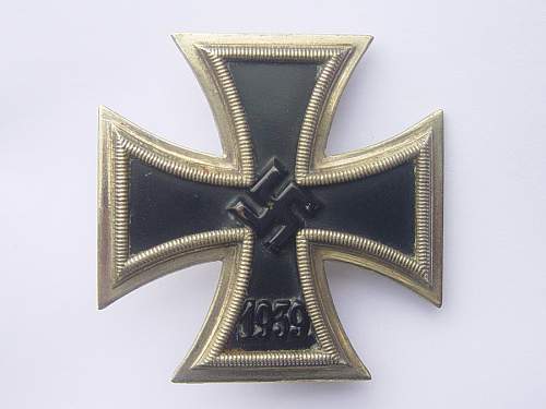 Eisernes Kreuz 1st Class 1939 by Paul Meybauer, Berlin.