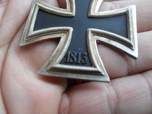 Is this Eisernes Kreuz real or fake? I need help, please!