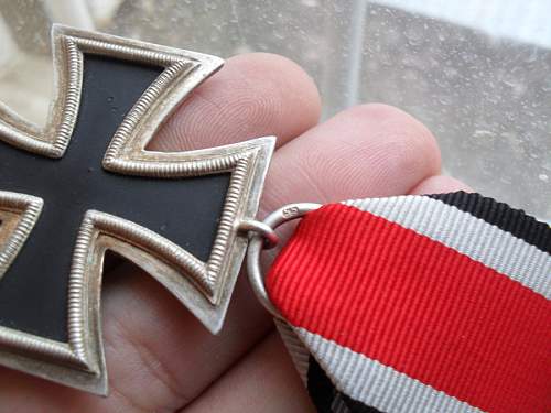 Is this Eisernes Kreuz real or fake? I need help, please!