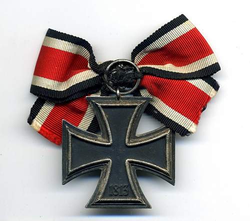 Eisernes Kreuz 2. Klasse Souval with 'female' ribbon ?