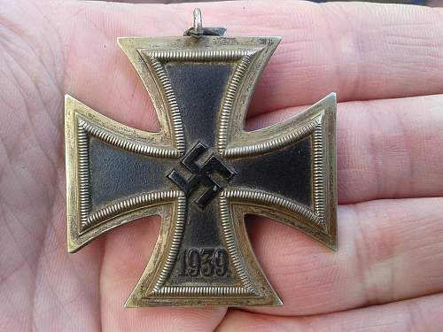 WW2 EK2 Eisernes Kreuz Maker ? RS?