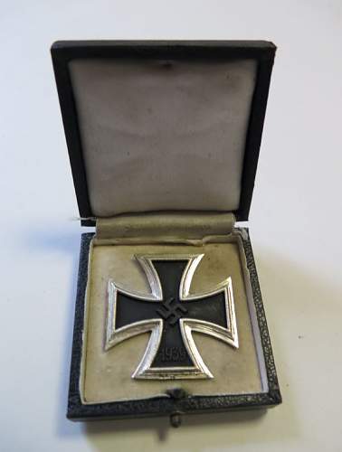 Eisernes Kreuz 1. Klasse with box real or fake?