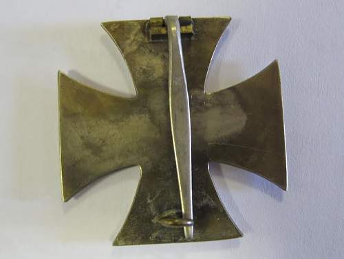 Eisernes Kreuz 1. Klasse with box real or fake?