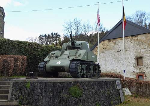 A Real Bulge Relic : Sherman M1(75) at Wibrin