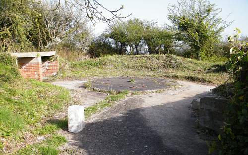 AA and Coastal Defence battery at Lavernock Point, S. Wales