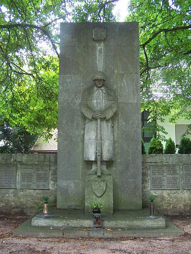 Memorials to the Fallen 1870-71, 1914-18 and 1939-45