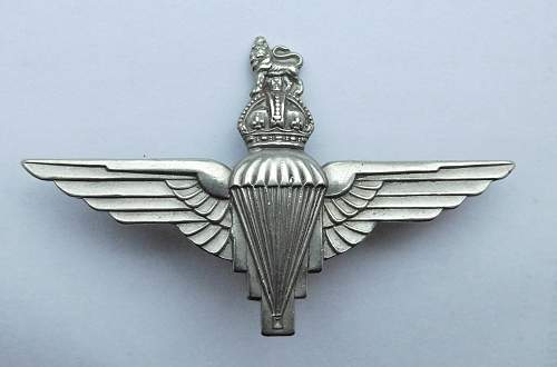 British Parachute Regiment Cap Badge with King's Crown (pre 1953)