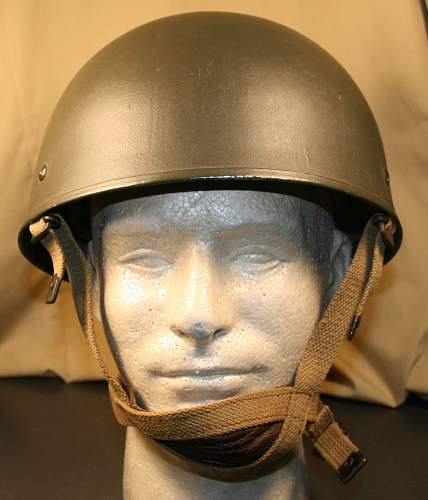 A paratrooper helmet dated 1972, but which country? Help please