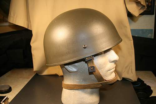 A paratrooper helmet dated 1972, but which country? Help please