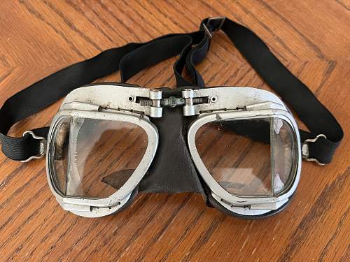 1st Canadian Parachute Battalion RAF MK Viii goggles and dog tags