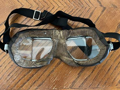 1st Canadian Parachute Battalion RAF MK Viii goggles and dog tags