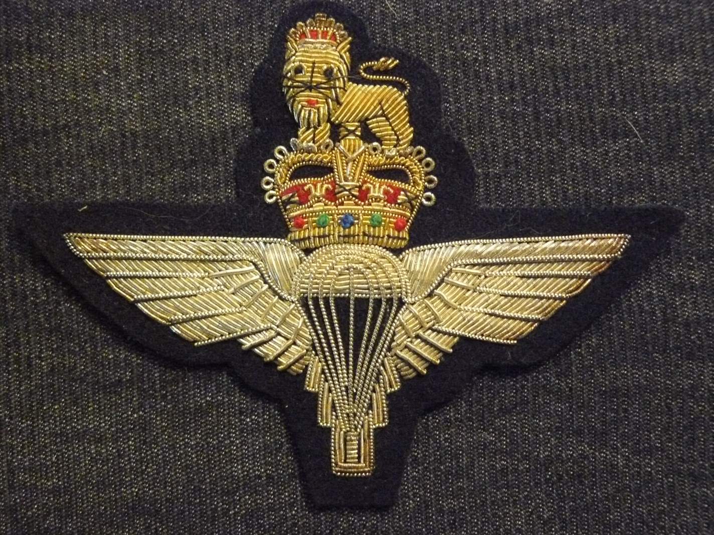 Need help! With British and Canadian Para Badges