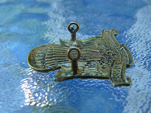 1st Canadian Parachute Corps Cap Badge good ?