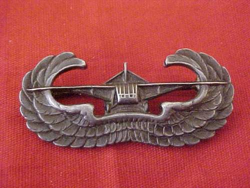 Does anyone have any WW2 GLIDER Infantry wings?