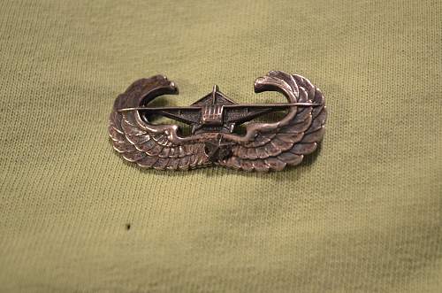 Does anyone have any WW2 GLIDER Infantry wings?