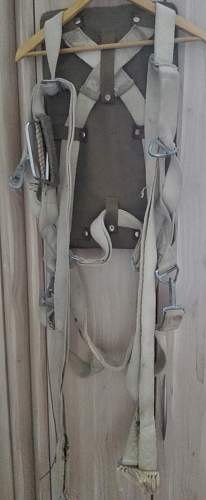 WW2 U.S. Airborne or Pilot's parachute harness?