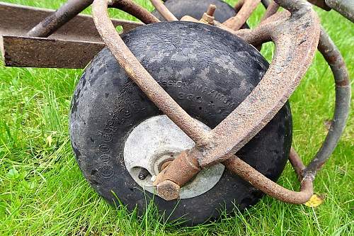 I.D. WW2 Tail wheels AHO and...WW2 Airfield Trolley adopted by RAF/Luftwaffe late war??