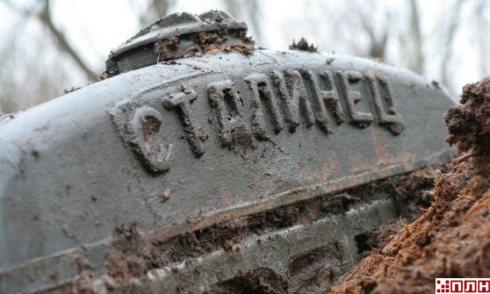 Tractor &quot;STALINETS&quot; found in Pskov region of Russia