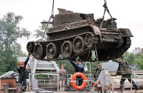 BT-5 tank found in Neva river, recovered in June 2007