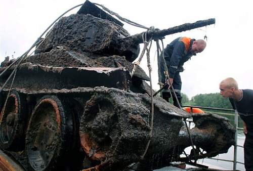 BT-5 tank found in Neva river, recovered in June 2007