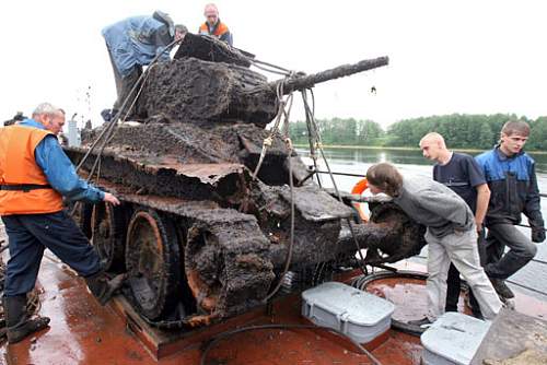 BT-5 tank found in Neva river, recovered in June 2007