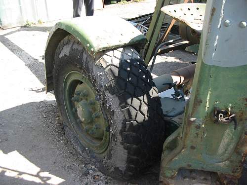 A  3,7 inch  A/A GUN  in a Military Surplus Yard