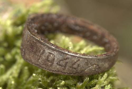 German porcelain fragments  and makers marks on other items  from conflict archaeology excavation in Finland