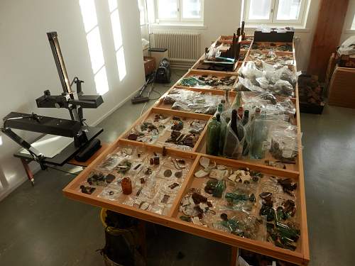 German porcelain fragments  and makers marks on other items  from conflict archaeology excavation in Finland