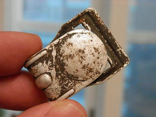 German porcelain fragments  and makers marks on other items  from conflict archaeology excavation in Finland