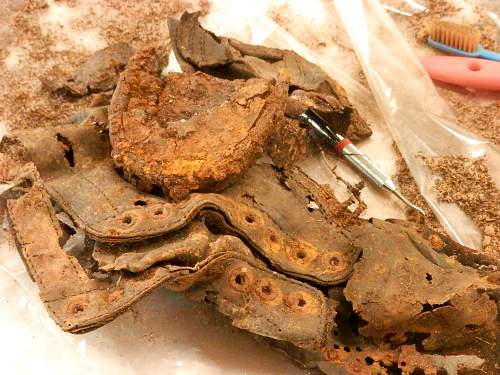 German porcelain fragments  and makers marks on other items  from conflict archaeology excavation in Finland