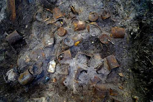 German porcelain fragments  and makers marks on other items  from conflict archaeology excavation in Finland