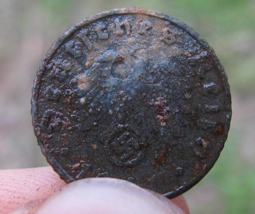 German porcelain fragments  and makers marks on other items  from conflict archaeology excavation in Finland