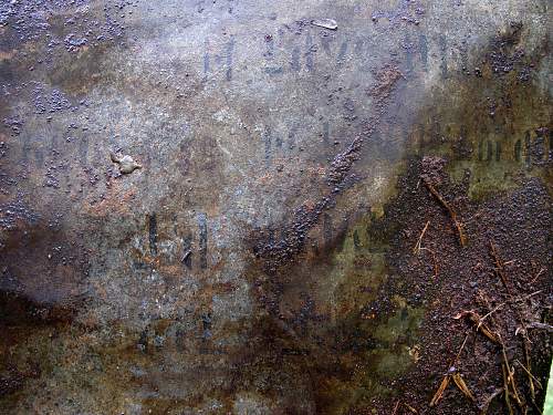 German porcelain fragments  and makers marks on other items  from conflict archaeology excavation in Finland